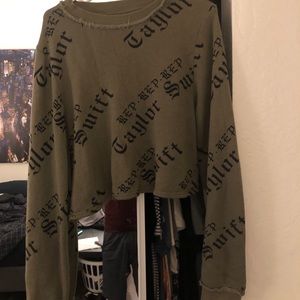 Green reputation long sleeve crop top